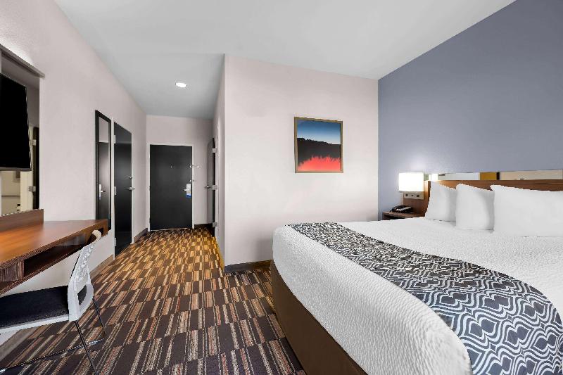 Microtel Inn And Suites By Wyndham Sweetwater image