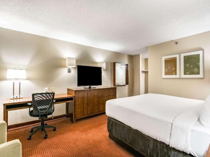 Clarion Hotel BWI Airport image