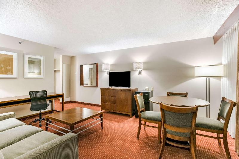 Clarion Hotel BWI Airport image