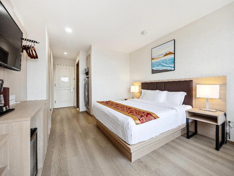 Ramada by Wyndham Flushing Queens image