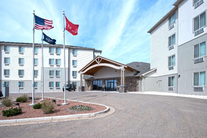 Ramada by Wyndham Williston Airport — main photo