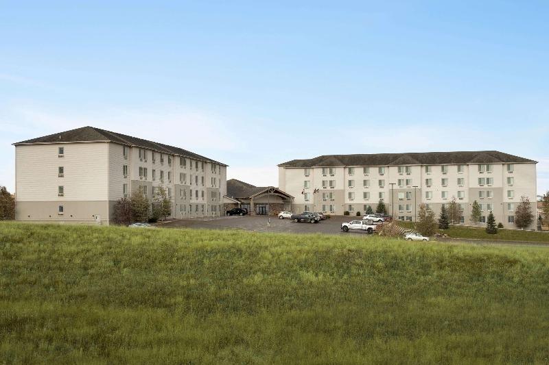 Ramada by Wyndham Williston Airport — photo 5