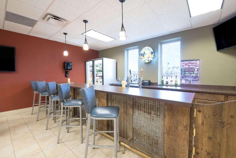 Ramada by Wyndham Williston Airport