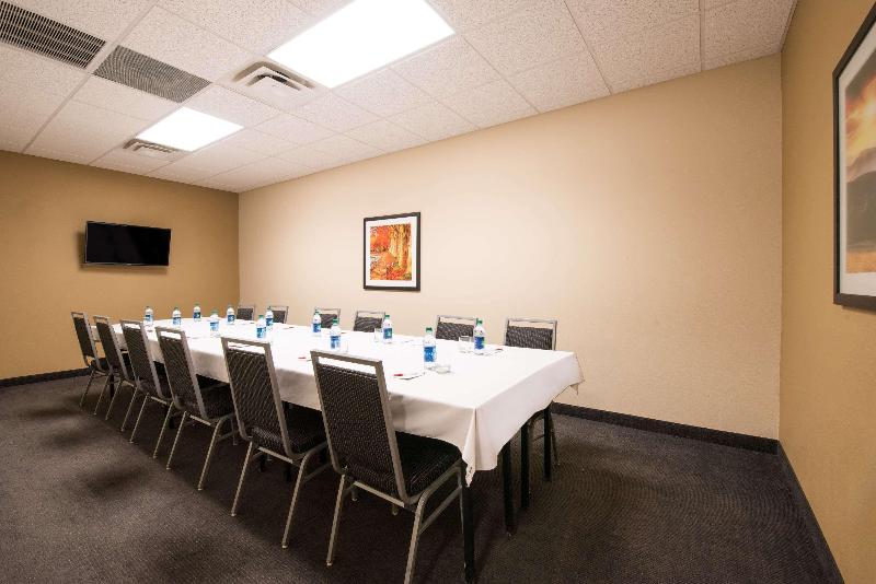 Ramada by Wyndham Williston Airport