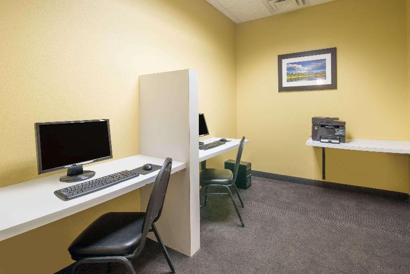 Ramada by Wyndham Williston Airport
