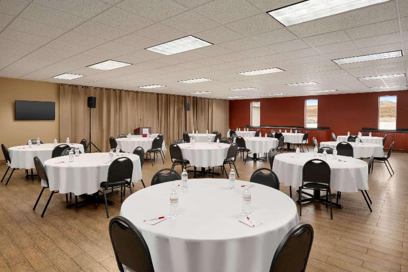Ramada by Wyndham Williston Airport