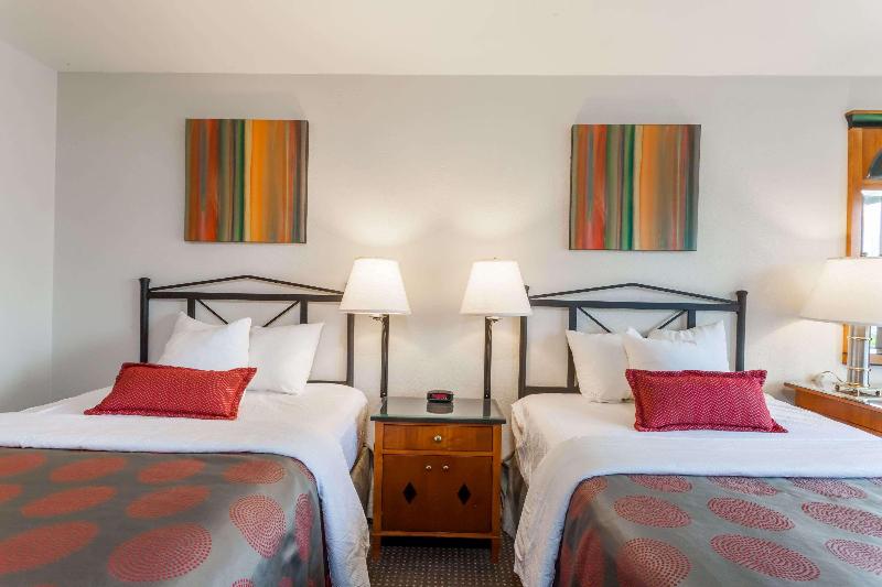 Ramada by Wyndham Rock Hill at Sullivan Center — photo 5