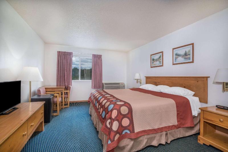 Super 8 By Wyndham Phillips image