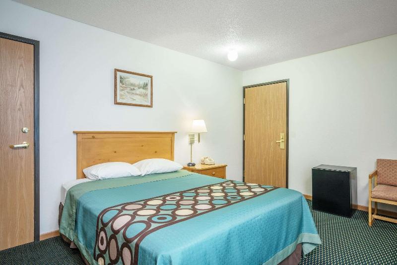 Super 8 By Wyndham Phillips image