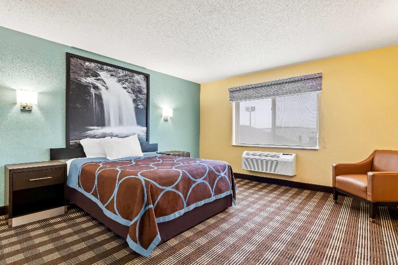 Super 8 by Wyndham Osseo WI image
