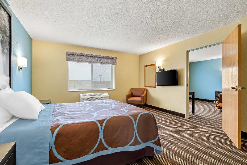 Super 8 by Wyndham Osseo WI image