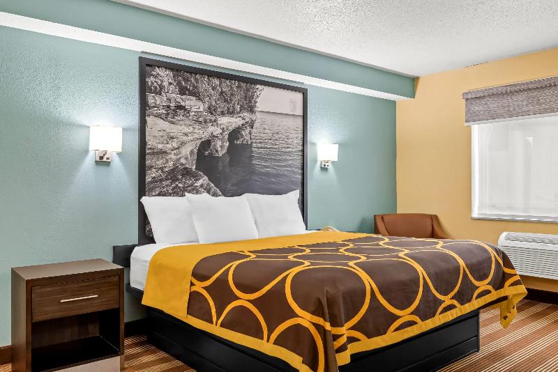 Super 8 by Wyndham Osseo WI image