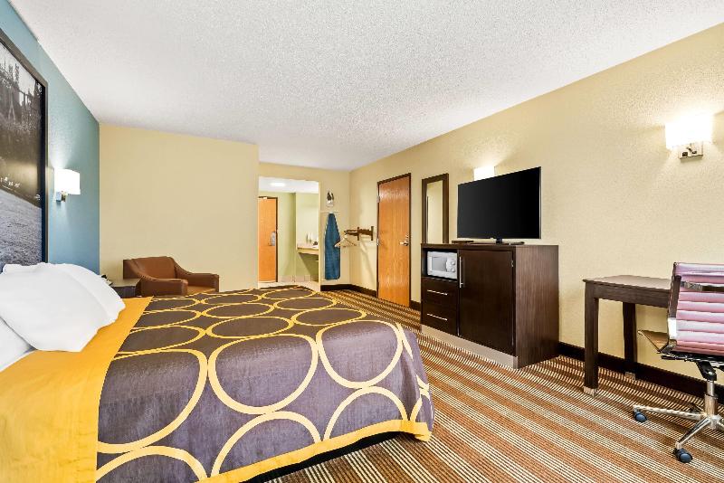 Super 8 by Wyndham Osseo WI image