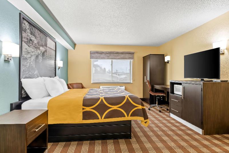 Super 8 by Wyndham Osseo WI image