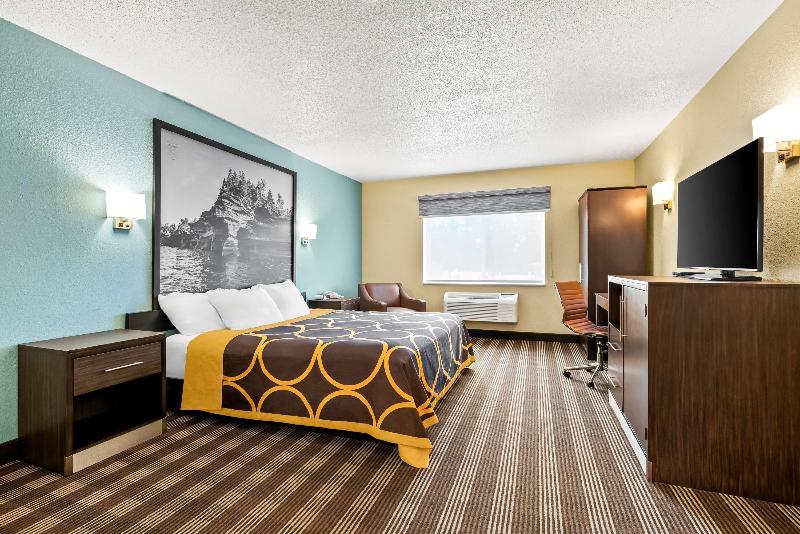 Super 8 by Wyndham Osseo WI image