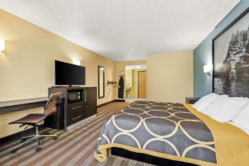 Super 8 by Wyndham Osseo WI image