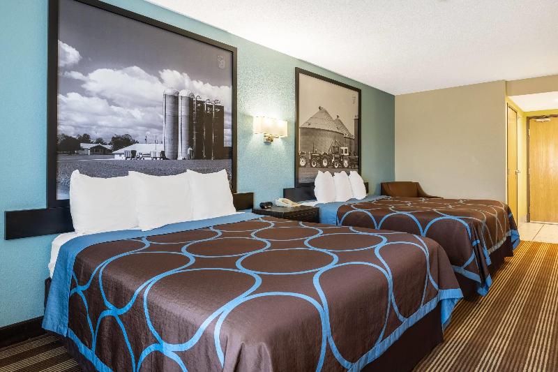 Super 8 by Wyndham Osseo WI image