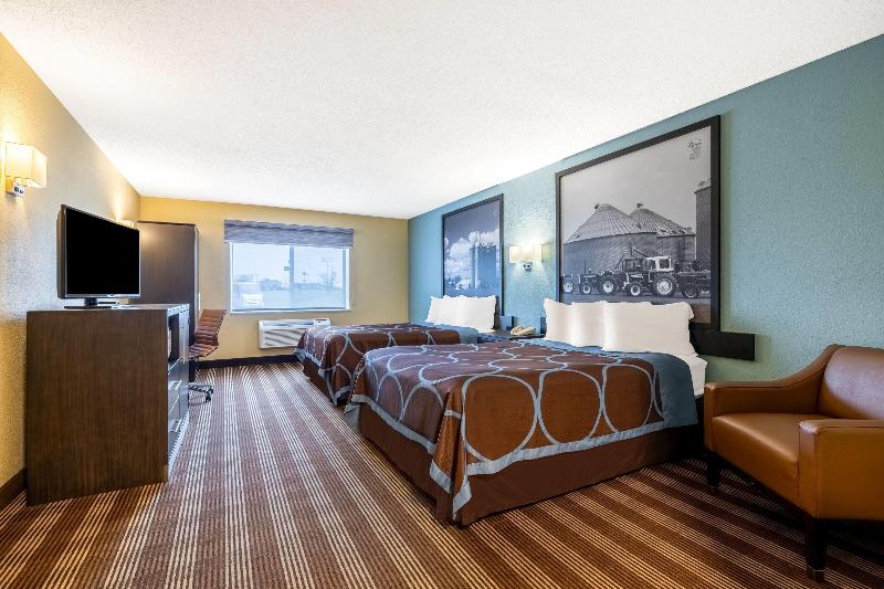 Super 8 by Wyndham Osseo WI image