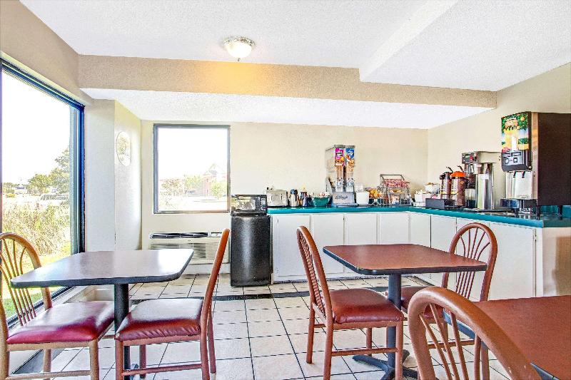Super 8 by Wyndham Richland/Jackson Area image