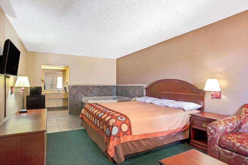 Super 8 by Wyndham Richland/Jackson Area image