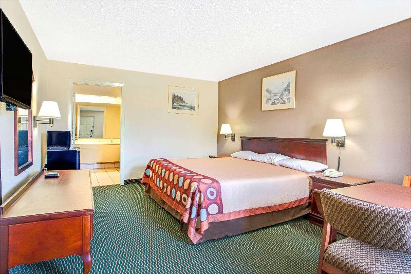 Super 8 by Wyndham Richland/Jackson Area image
