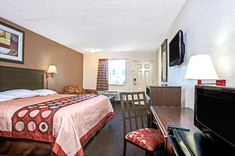 Super 8 by Wyndham Richland/Jackson Area image