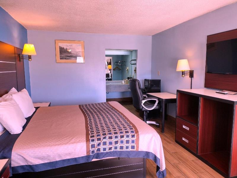 Super 8 by Wyndham Richland/Jackson Area image
