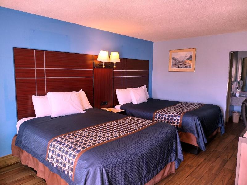 Super 8 by Wyndham Richland/Jackson Area image