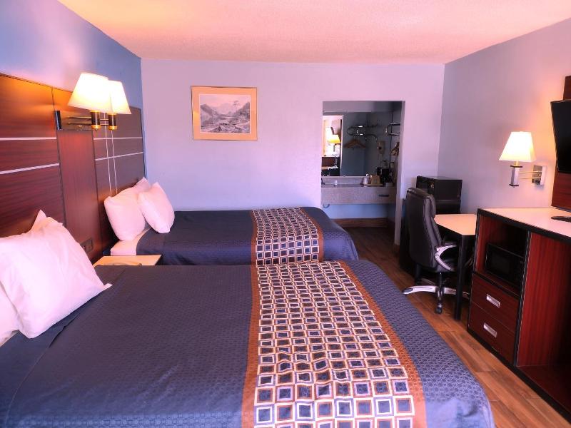 Super 8 by Wyndham Richland/Jackson Area image