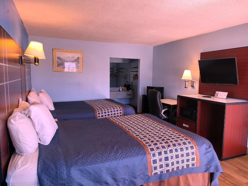 Super 8 by Wyndham Richland/Jackson Area image