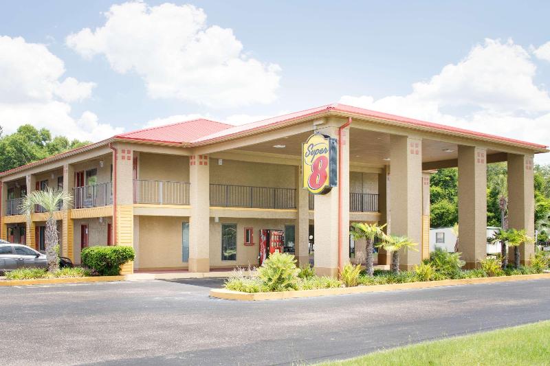Super 8 by Wyndham Defuniak Springs image