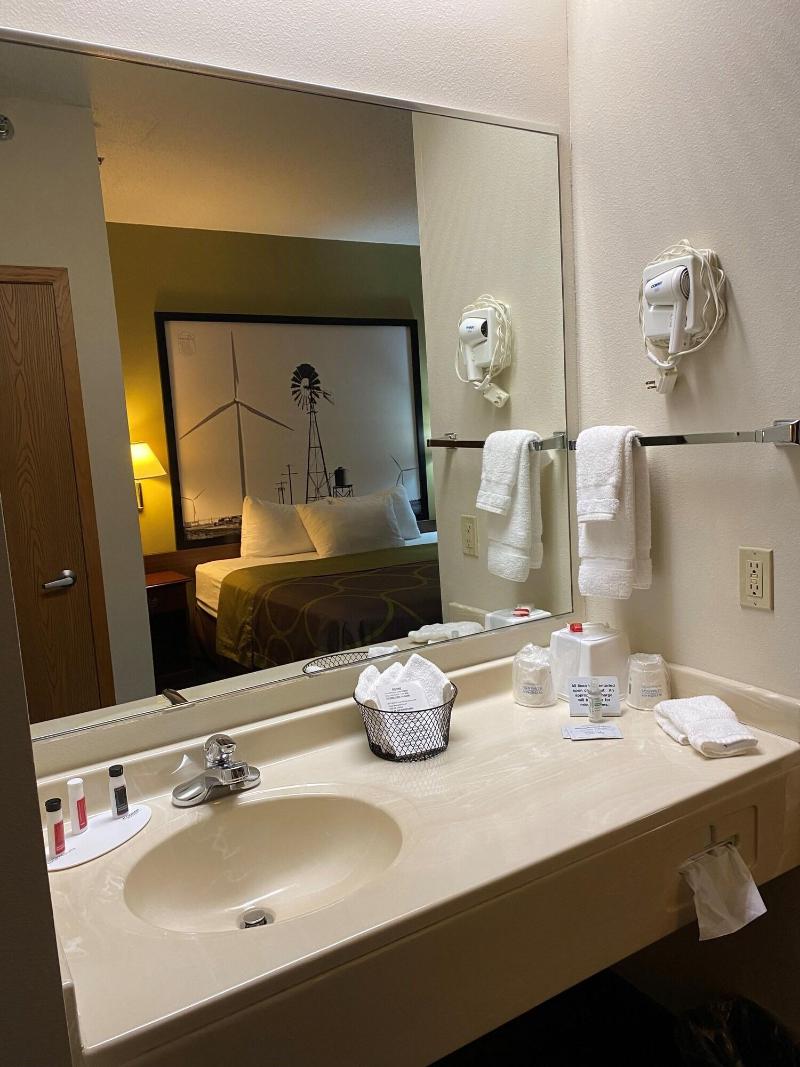Super 8 By Wyndham Cresco Ia image