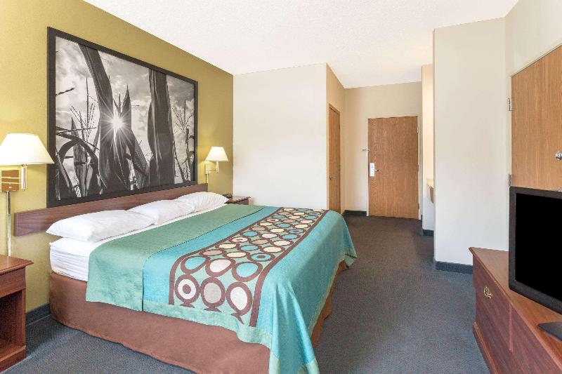 Super 8 By Wyndham Cresco Ia image