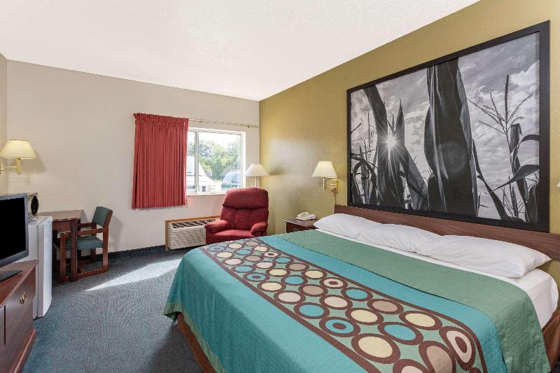 Super 8 By Wyndham Cresco Ia image