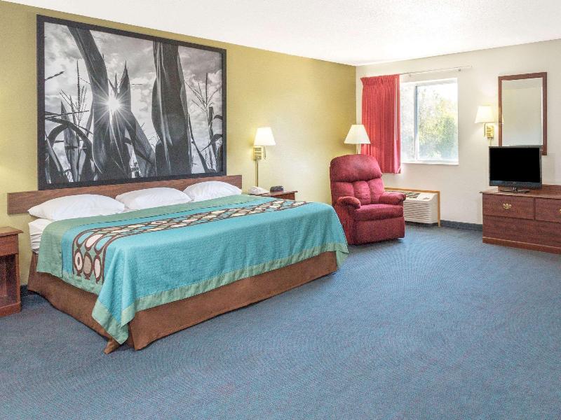 Super 8 By Wyndham Cresco Ia image