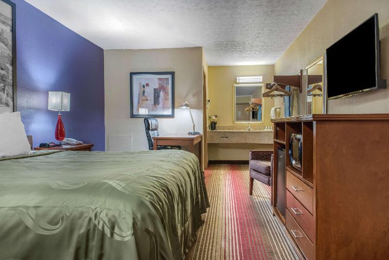 Quality Inn Columbus-East image