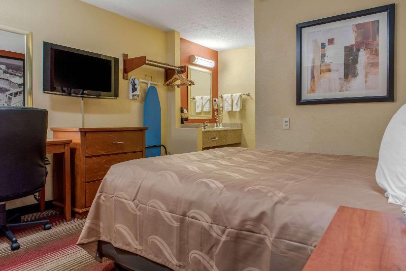 Quality Inn Columbus-East image