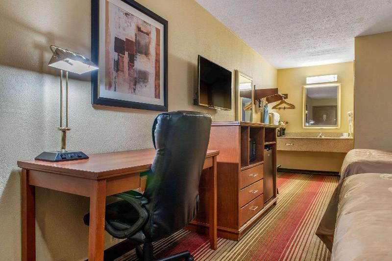 Quality Inn Columbus-East image