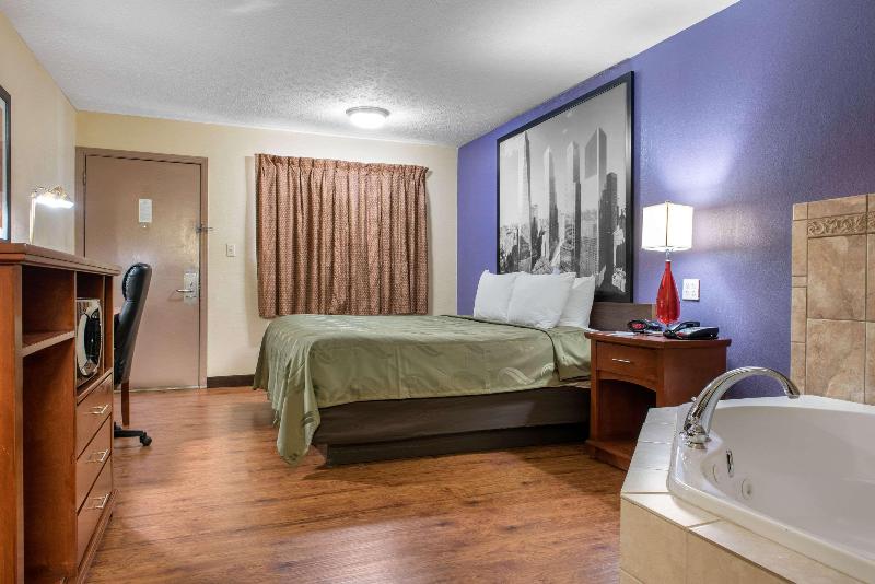 Quality Inn Columbus-East image