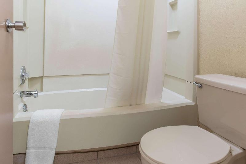 Quality Inn Columbus-East image