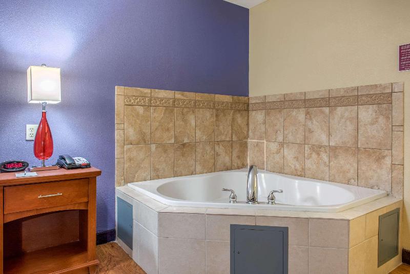 Quality Inn Columbus-East image