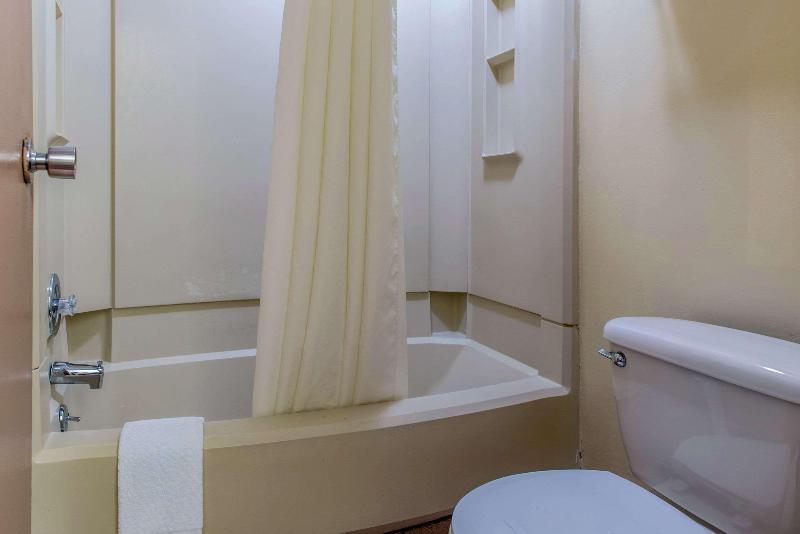Quality Inn Columbus-East image