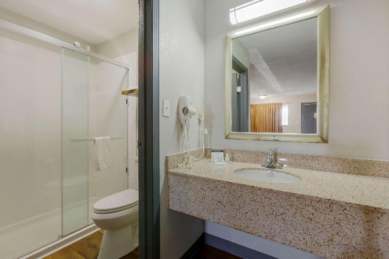 Quality Inn Columbus-East image