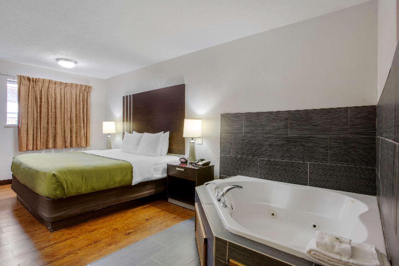Quality Inn Columbus-East image