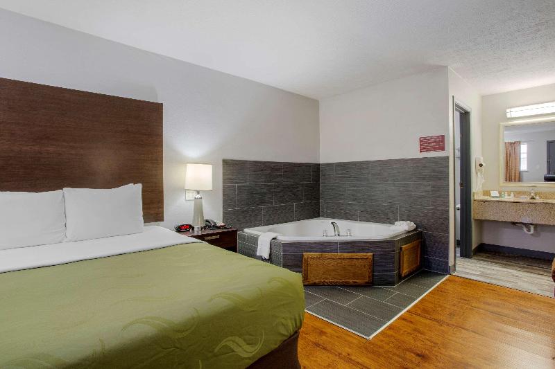Quality Inn Columbus-East image