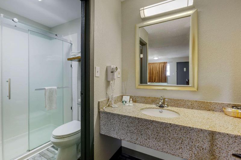 Quality Inn Columbus-East image