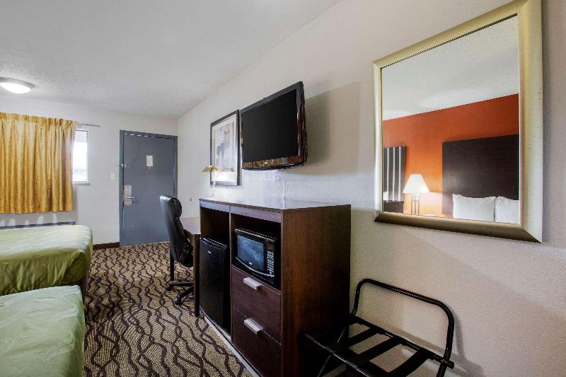 Quality Inn Columbus-East image