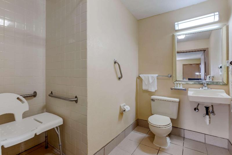 Quality Inn Columbus-East image