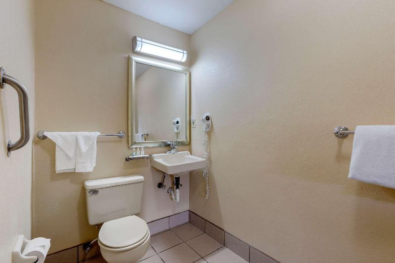Quality Inn Columbus-East image