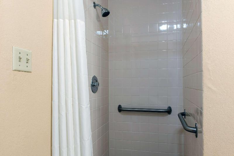 Quality Inn Columbus-East image